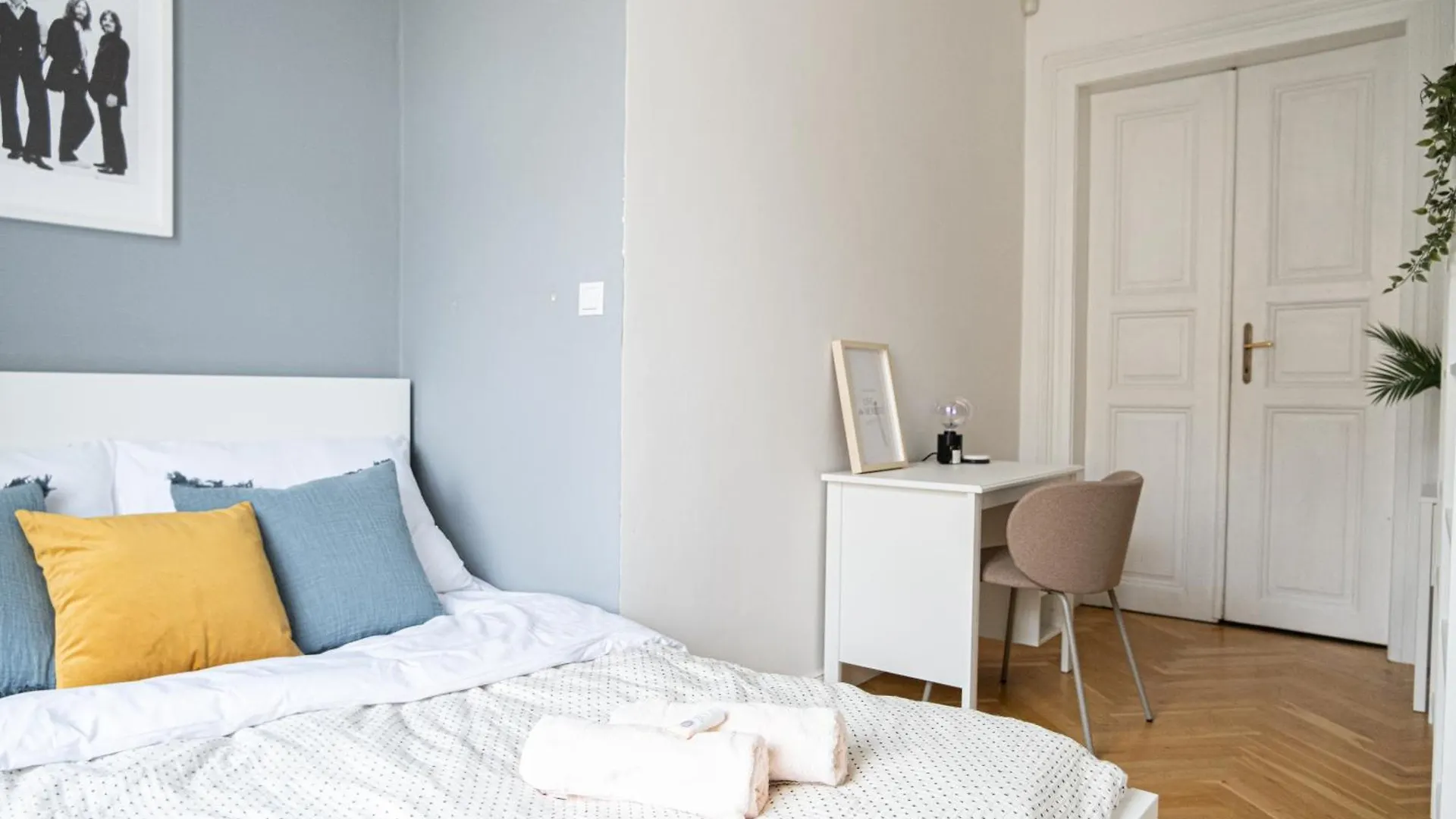 Spacious Apartment Near Prague Castle
